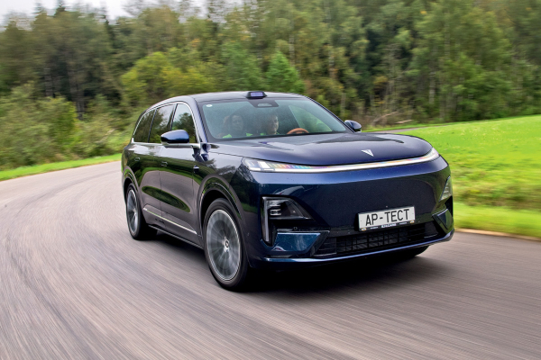 Разгром: гибриды Deepal S09 и Lynk & Co 900 на полигоне