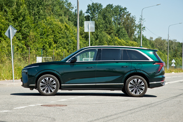 Три топора: от Москвы до Питера на гибридах Li L7, Seres M7 и Wey 07 Три топора: от Москвы до Питера на гибридах Li L7, Seres M7 и Wey 07