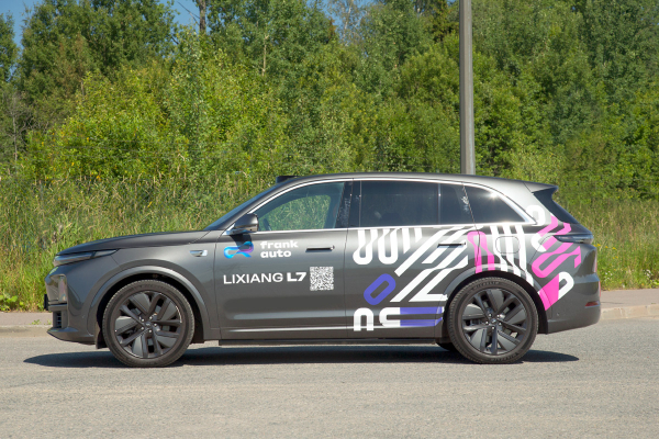 Три топора: от Москвы до Питера на гибридах Li L7, Seres M7 и Wey 07 Три топора: от Москвы до Питера на гибридах Li L7, Seres M7 и Wey 07