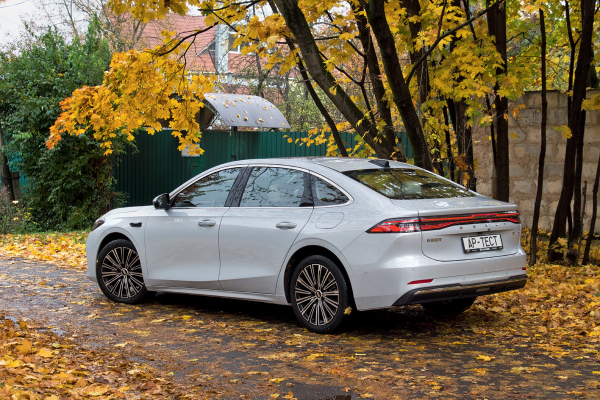 Серверная петля. Geely Galaxy A7 в руках Леонида Голованова Серверная петля. Geely Galaxy A7 в руках Леонида Голованова